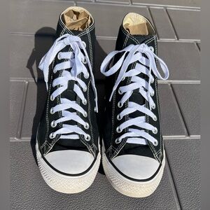 Classic Converse Chuck Taylor All Star black/white Canvas High Tops.